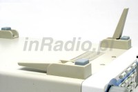 rozkładane nóżki w odbiorniku nasłuchowym AOR AR-DV1 pomagają w wygodniejszym usytuowaniu urządzenia na biurku