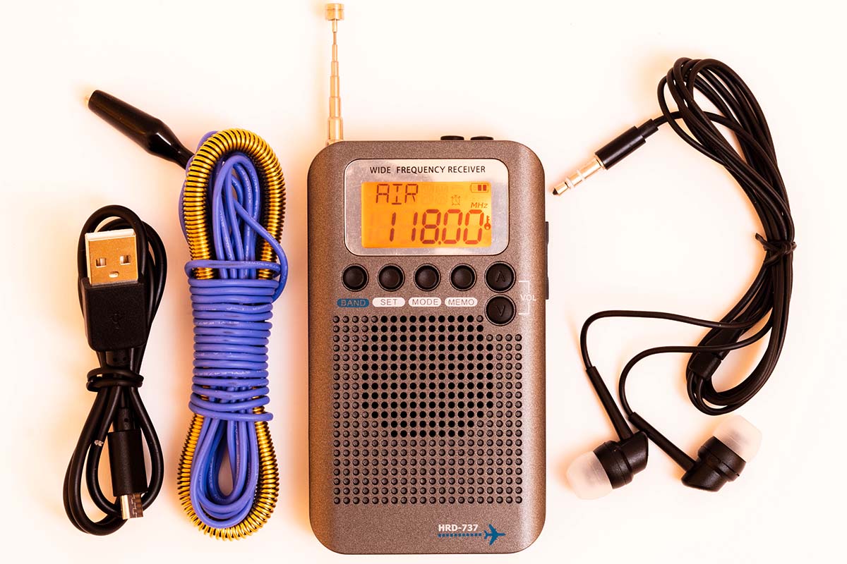 Wielozakresowe radio kieszonkowe HRD-737 stereo z wbudowanym akumulatorkiem