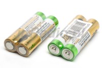4 sztyki baterii AAA w komplecie dostarczanym z AA-230Zoom - analizator może pracować także na akumulatorkach AAA