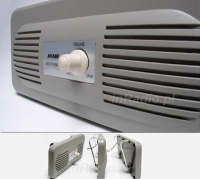 Głośnik AV-VAS1 jest niezwykle płaski  i zajmuje mało miejsca, może być na przykład przyczepiony do osłony przeciwsłonecznej