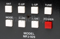 Przyciski funkcyjne sterujące skrzynką antenową MFJ-929