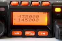 Radiotelefon Qyt KT-8900 VHF/UHF - posiada 4 barwy podświetlenia LCD