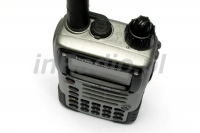 VXA-710 Jako radio lotnicze i model typu VX posiada od góry złącze mikrofonowe wkręcane i bardzo szczelne