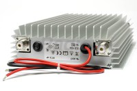 Wzmacniacz mocy KF RM HLA-150 PLUS wyposażony w krótki przewód zasilający - złącza antenowe SO-239