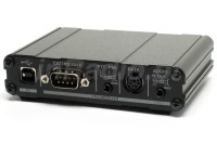 Interfejs YAESU SCU17 posiada sterowanie CAT przez złącze 9 pin (RS232) a reszta złącz to audio/załączenie nadawania