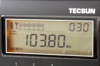 Pasma fal krótkich są, lotnicze są, a jak widać i zwykłe radio w stereo też mozna posłuchać na odbiorniku globalnym Tecsun PL-660