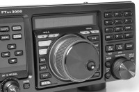 Radiotelefon bazowy YAESU FTDX3000 Widok panela przedniego prawa strona