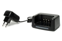Tyt MD-UV380 Radiotelefon ma na wyposażeniu slot ładowarki  wraz z zasilaczem