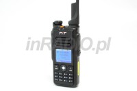 Radiotelefon DMR MD-2017 firmy TYT widoczny na zdjęciu z włączonym DMR na 70cm i FM na 2m