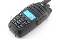 TYT TH-UV8000D Ten niepozorny radiotelefon ręczny VHF/UHF posiada moc aż do 10W