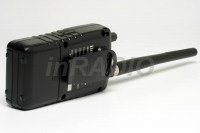 Odbiornik szerokopasmowy UNIDEN UBC-75XLT - widok prawej strony i zakrytego złącza USB