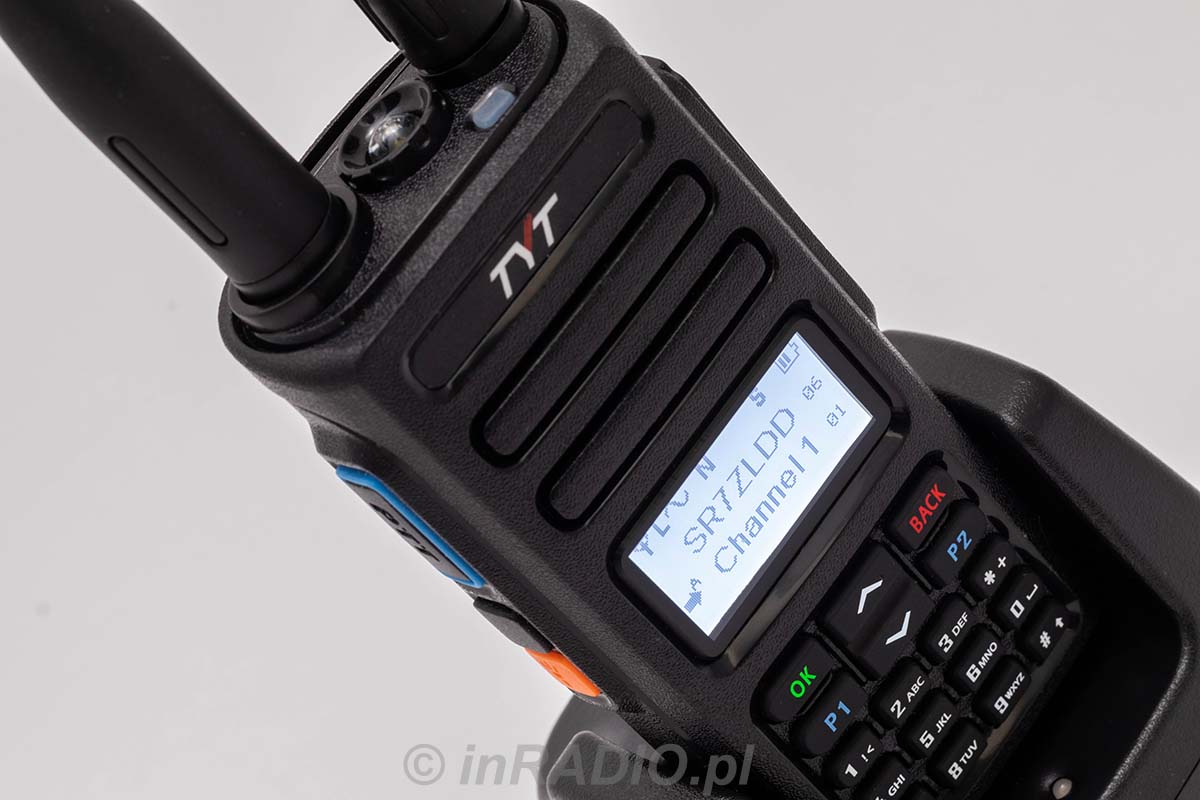 MD750 VHF/UHF DMR i FM z własnym interfejsem w zestawie