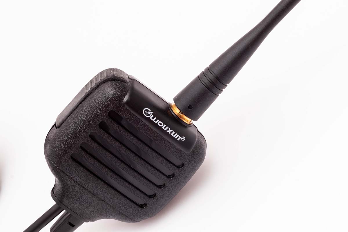 wouxun-speaker gniazdo w obudowie tego mikrofonu odciąży złącze antenowe radiotelefonu ręcznego przypiętego przy pasie itp. 